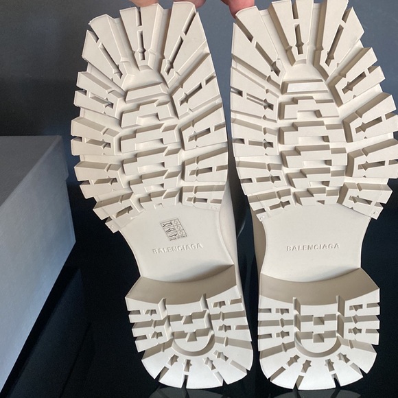 NWT BALENCIAGA BEIGE TROOPER RUBBER BOOTS- SUPER STYLISH 🔥 - Picture 9 of 14